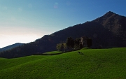 Da Valpiana di Serina breve, ma appagante salita al MONTE CASTELLO (1474 m.) il giorno di Pasqua, 8 aprile 2012 - FOTOGALLERY